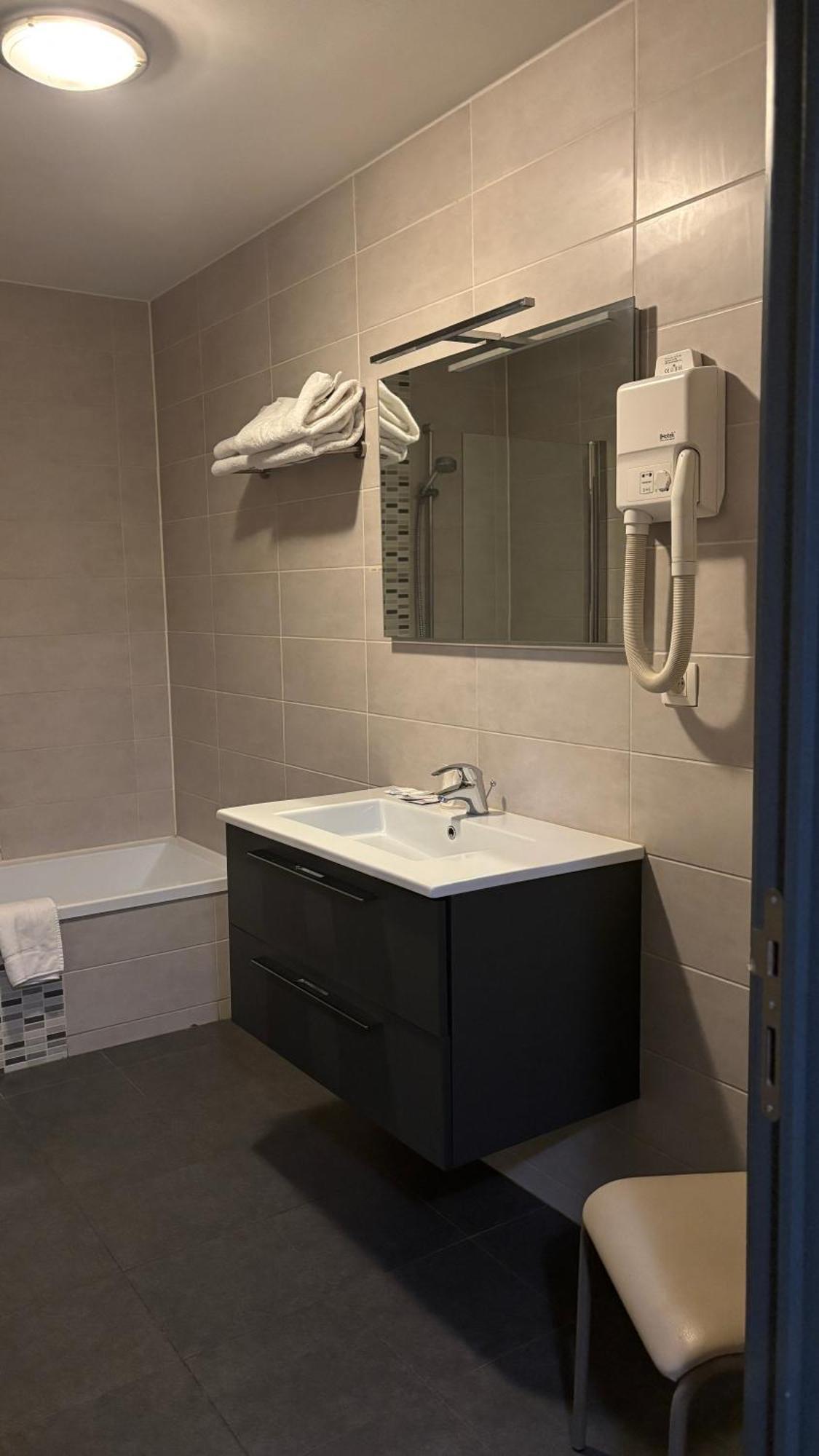 Hotel La Louve La Louvière Eksteriør billede