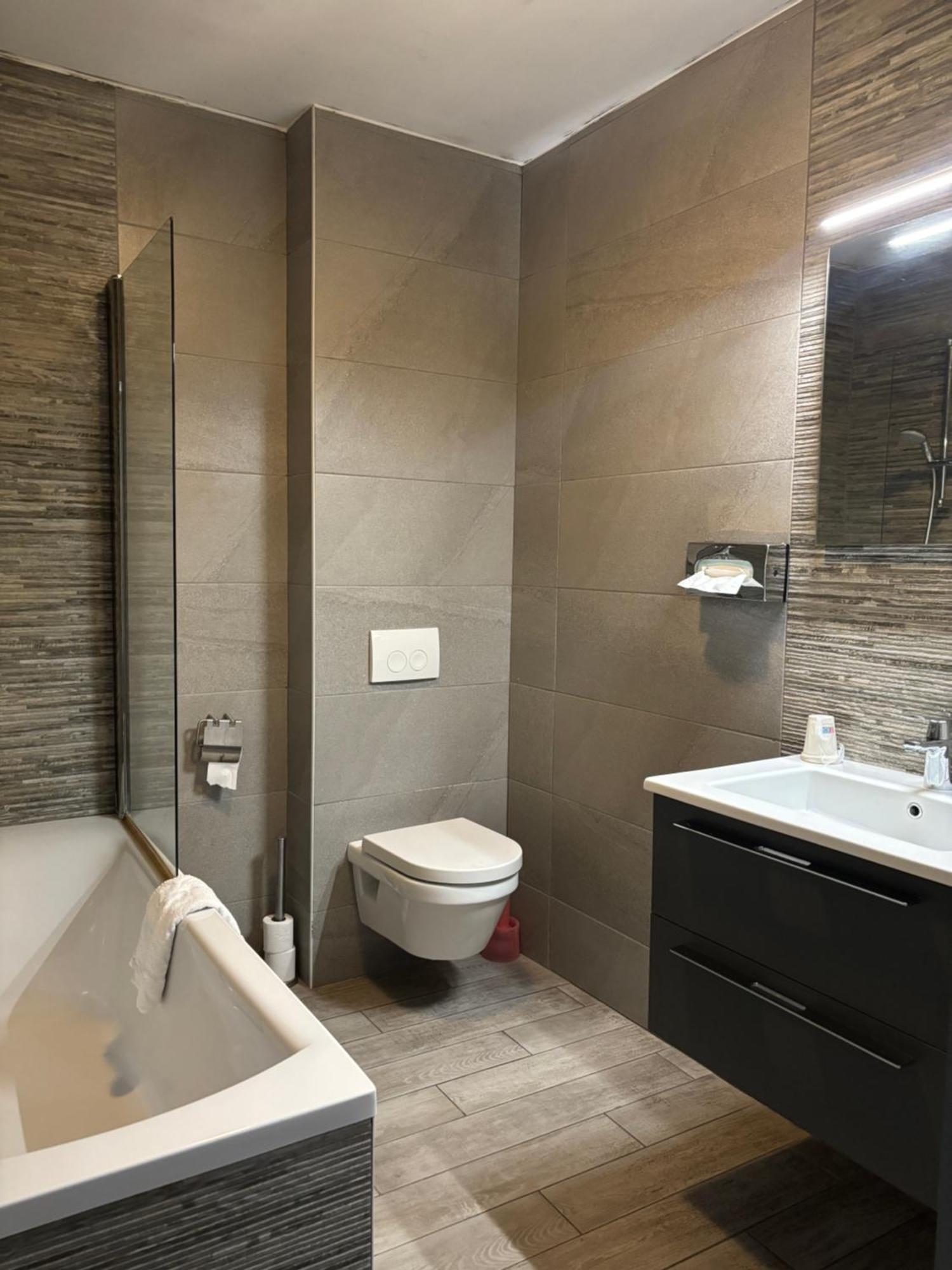 Hotel La Louve La Louvière Eksteriør billede
